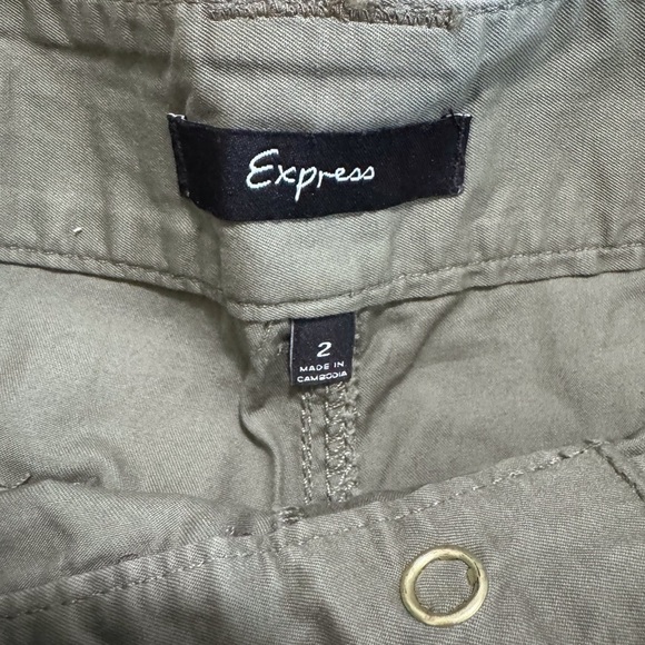 Express Y2K Low Rise Green Khaki Short Shorts Size 2 100% Cotton - Picture 2 of 7